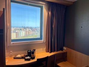Desk, soundproofing, iron/ironing board, free WiFi