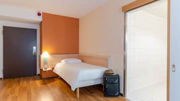Standardzimmer, 1 Einzelbett, barrierefrei | Allergikerbettwaren, Schreibtisch, laptopgeeigneter Arbeitsplatz