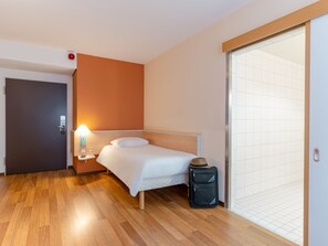 Ropa de cama hipoalergénica y escritorio