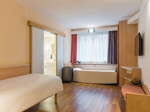Standard Room, 1 Twin Bed, Accessible | Hypo-allergenic bedding, desk, laptop workspace, blackout drapes