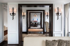 Premium bedding, down duvets, minibar, in-room safe - The Ritz-Carlton New York, Central Park (New York)