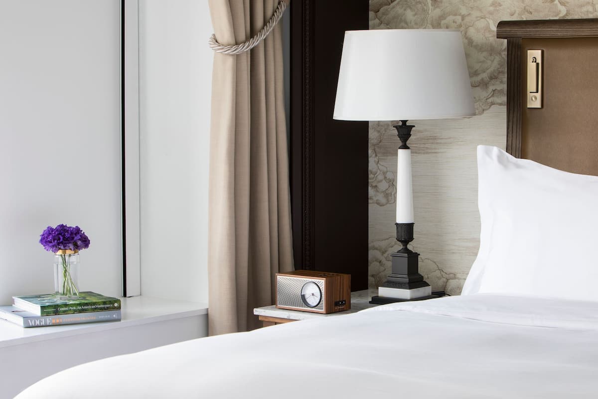 Premium bedding, down comforters, minibar, in-room safe