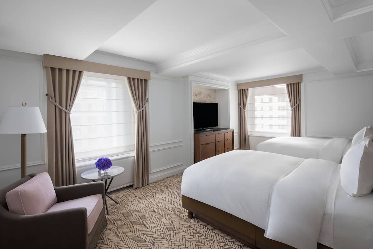 1 bedroom, premium bedding, down duvets, minibar