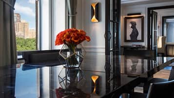 Premium bedding, down comforters, minibar, in-room safe