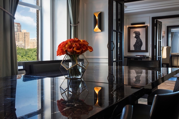 Luxe beddengoed, donsdekens, een minibar, een kluis op de kamer