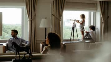 Grand suite, 1 slaapkamer, uitzicht op park | Luxe beddengoed, donzen dekbedden, een minibar, een kluis op de kamer