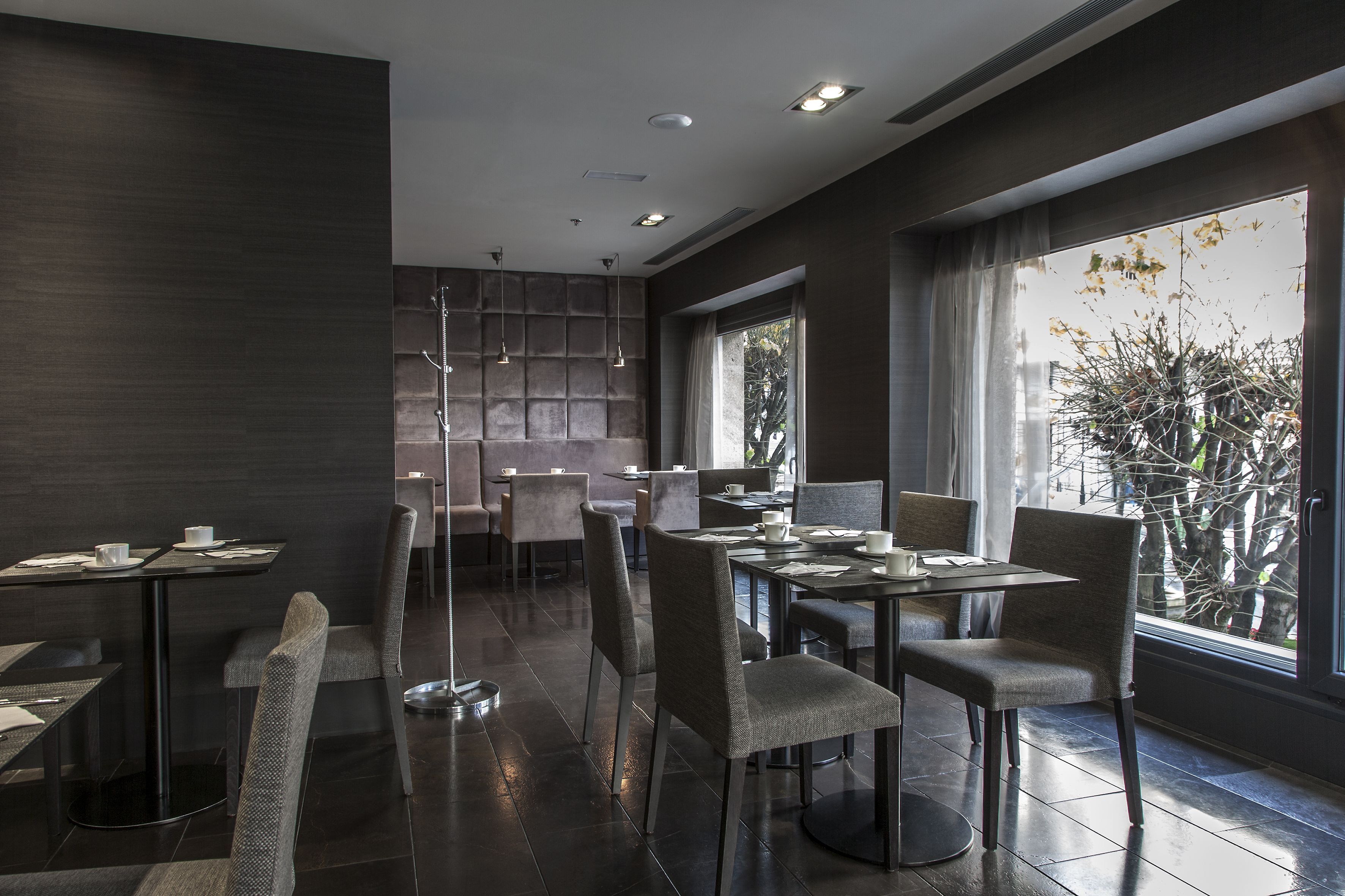 lunch and dinner served, regional cuisine