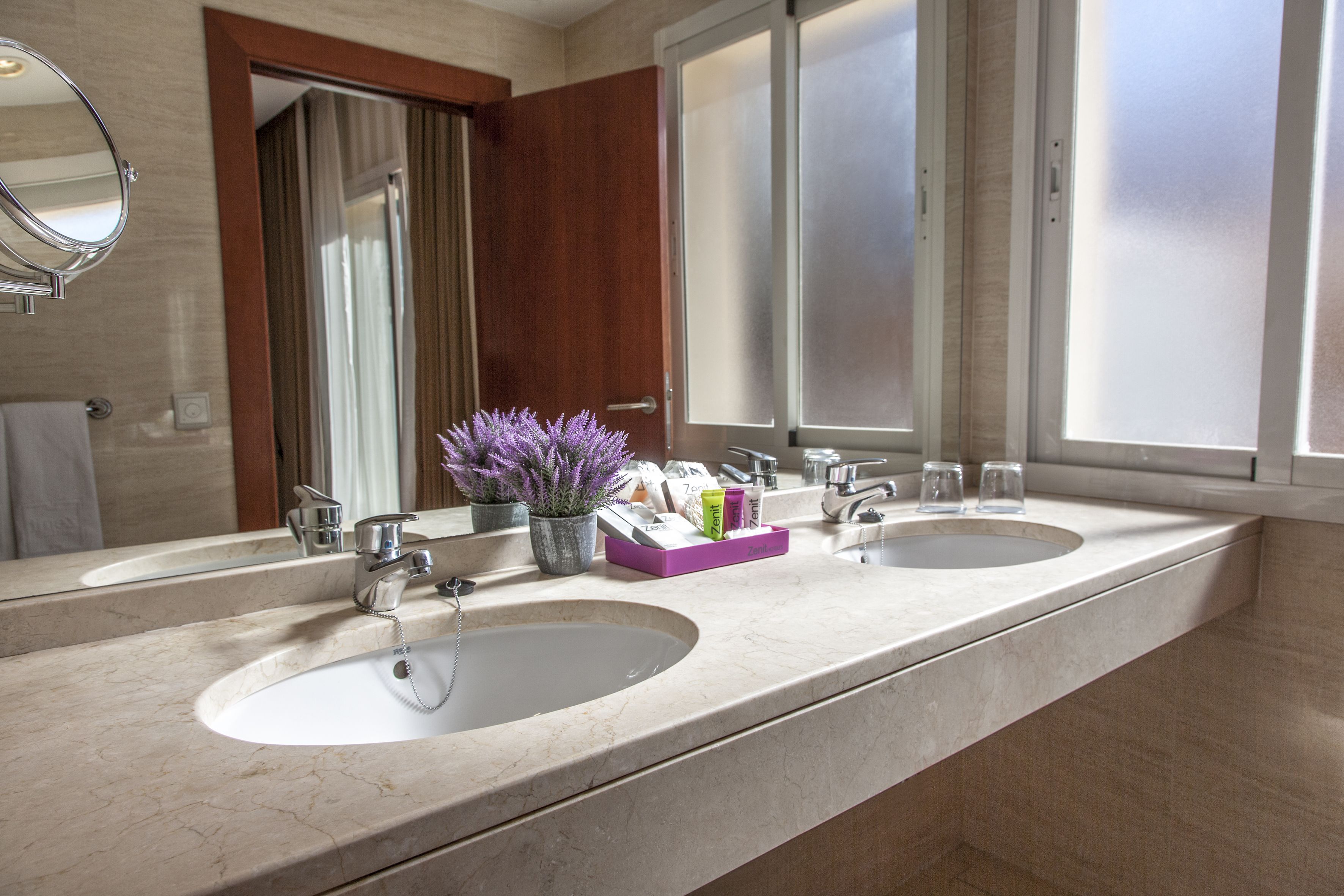 standard double or twin room | bathroom | combined shower/bathtub, designer toiletries, hair dryer, bidet