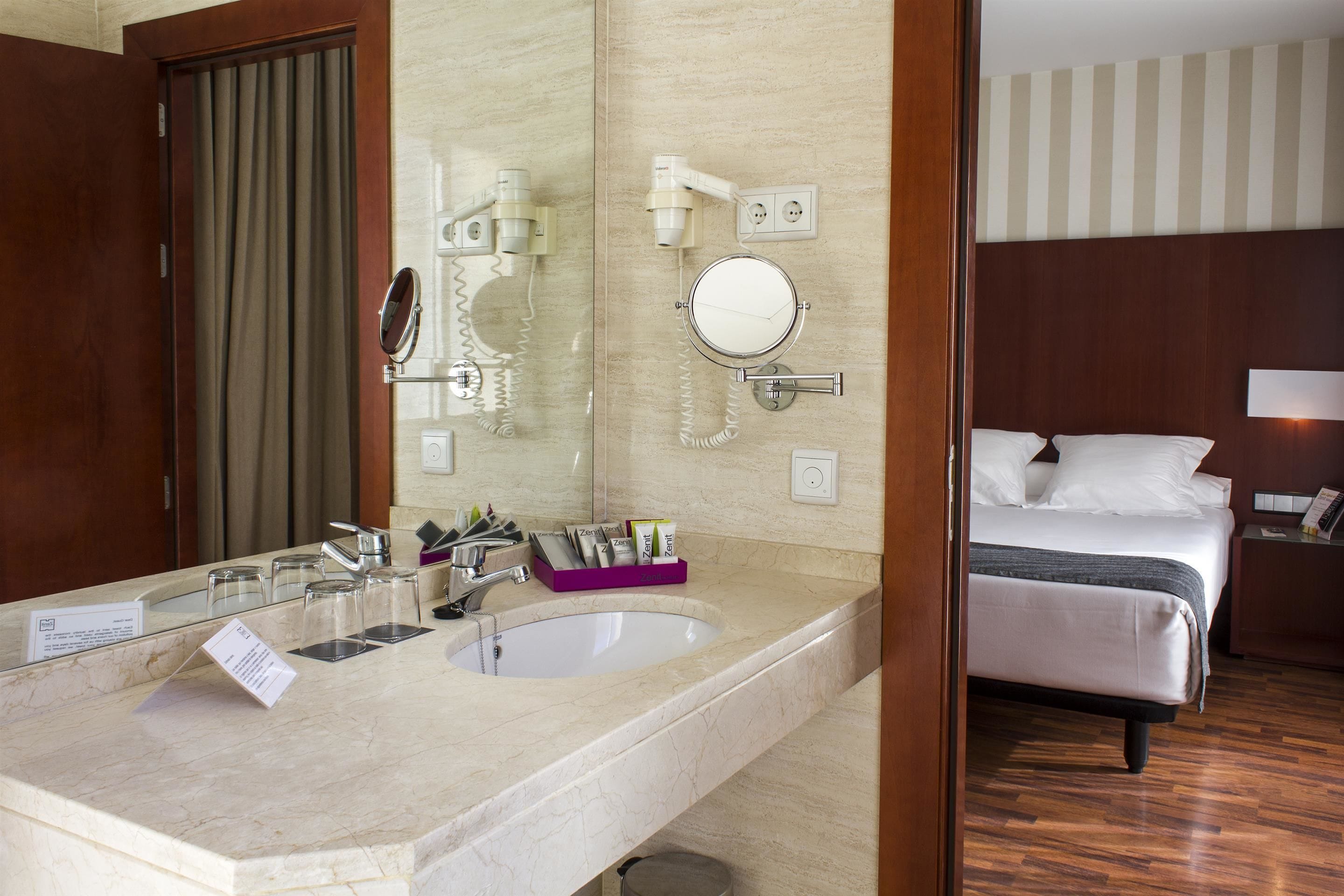 standard double or twin room | bathroom | combined shower/bathtub, designer toiletries, hair dryer, bidet