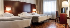 Quarto triplo standard | 1 quarto, frigobar, cofres nos quartos, escrivaninha