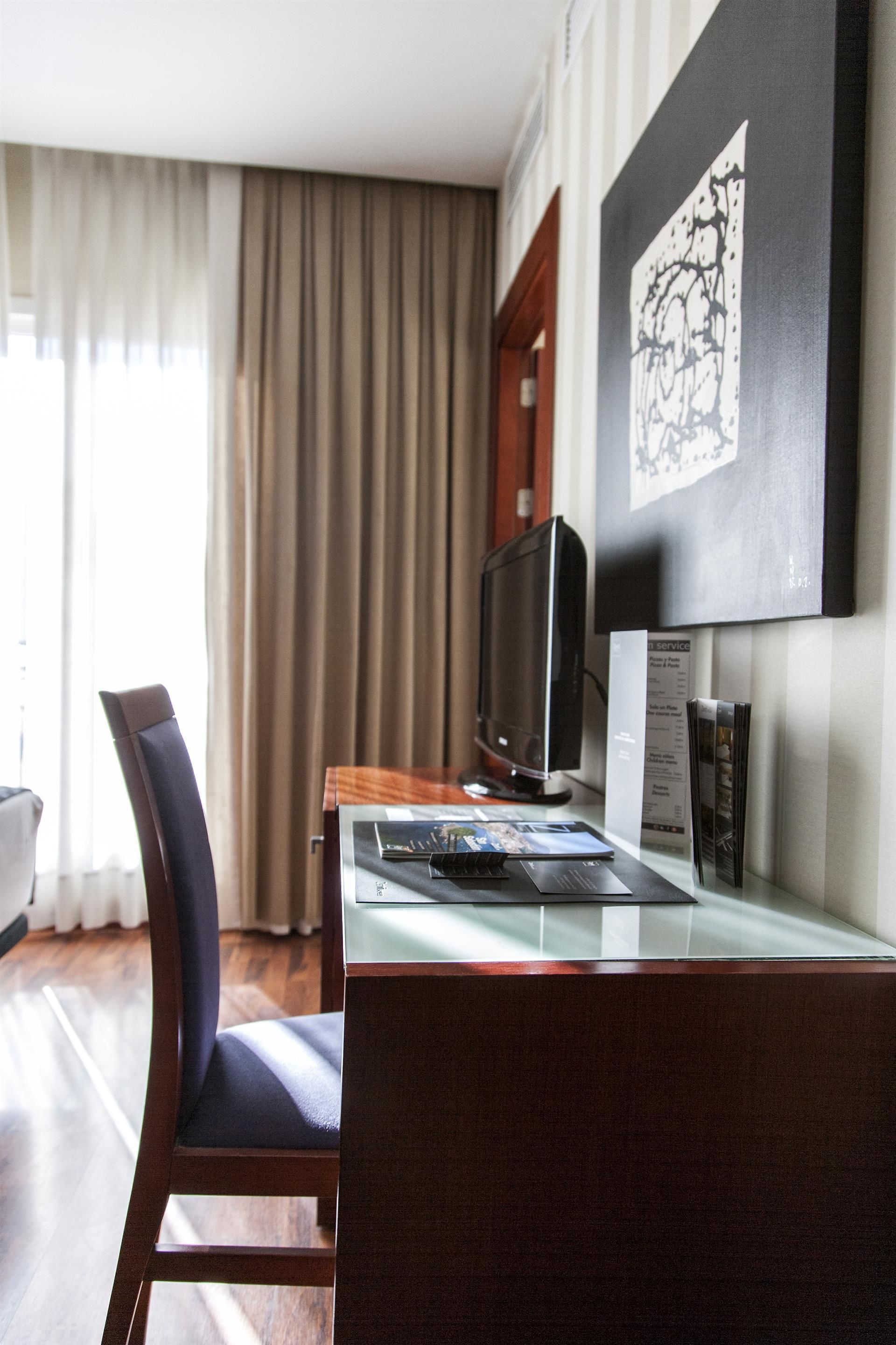 in-room business centre