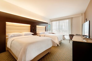 Club-Zweibettzimmer, 2 Doppelbetten | Hochwertige Bettwaren, Minibar, Zimmersafe, Schreibtisch