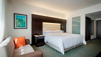 Ropa de cama de alta calidad, cubrecamas y minibar