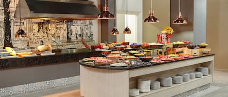 Free daily buffet breakfast