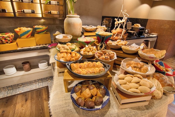 Free daily buffet breakfast