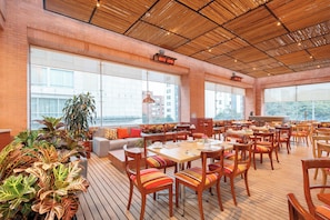3 restaurants, breakfast, lunch, dinner served; international cuisine