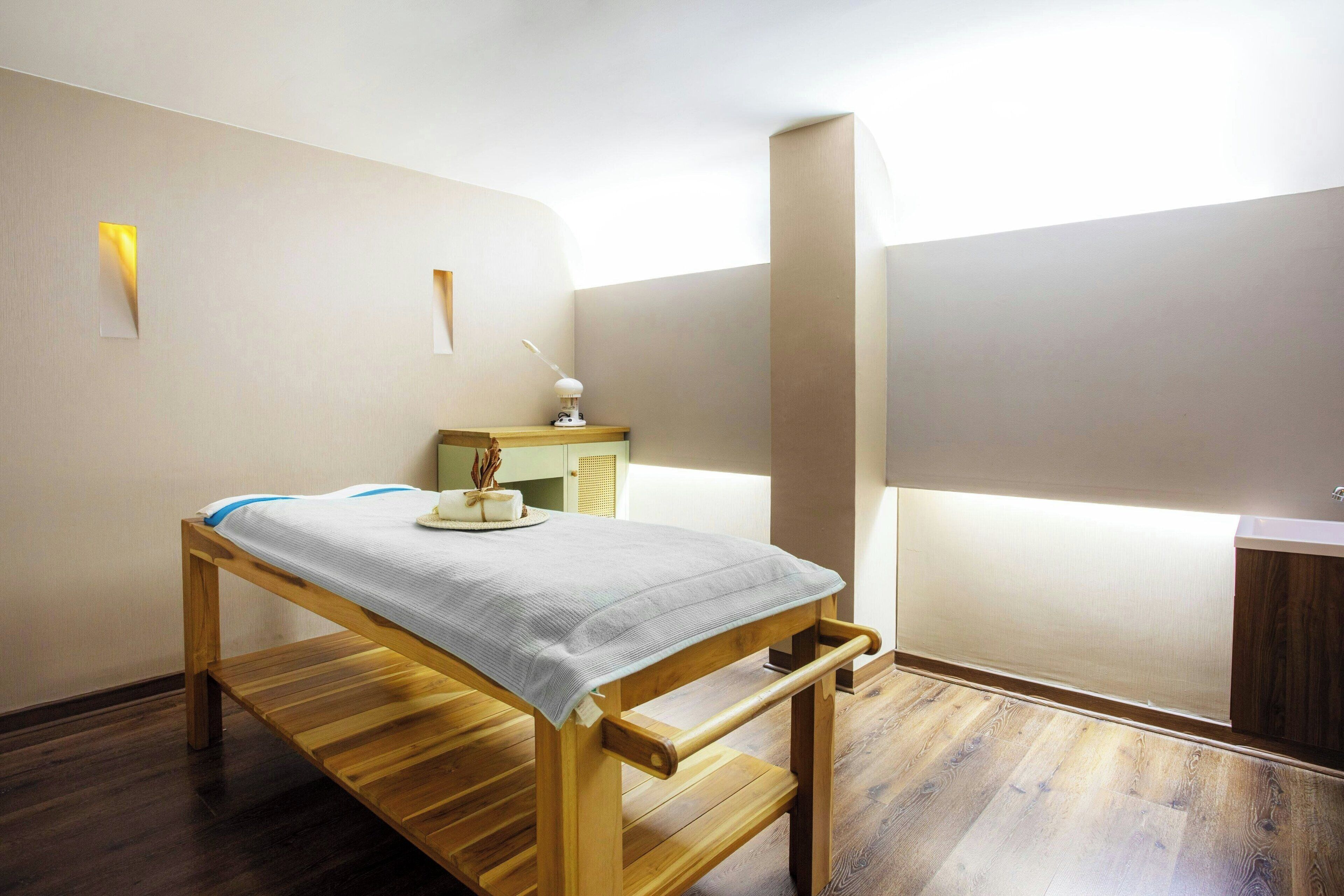 2 treatment rooms, massages