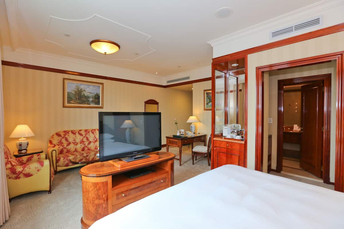 Superior Suite, 1 King Bed | Down comforters, in-room safe, desk, soundproofing
