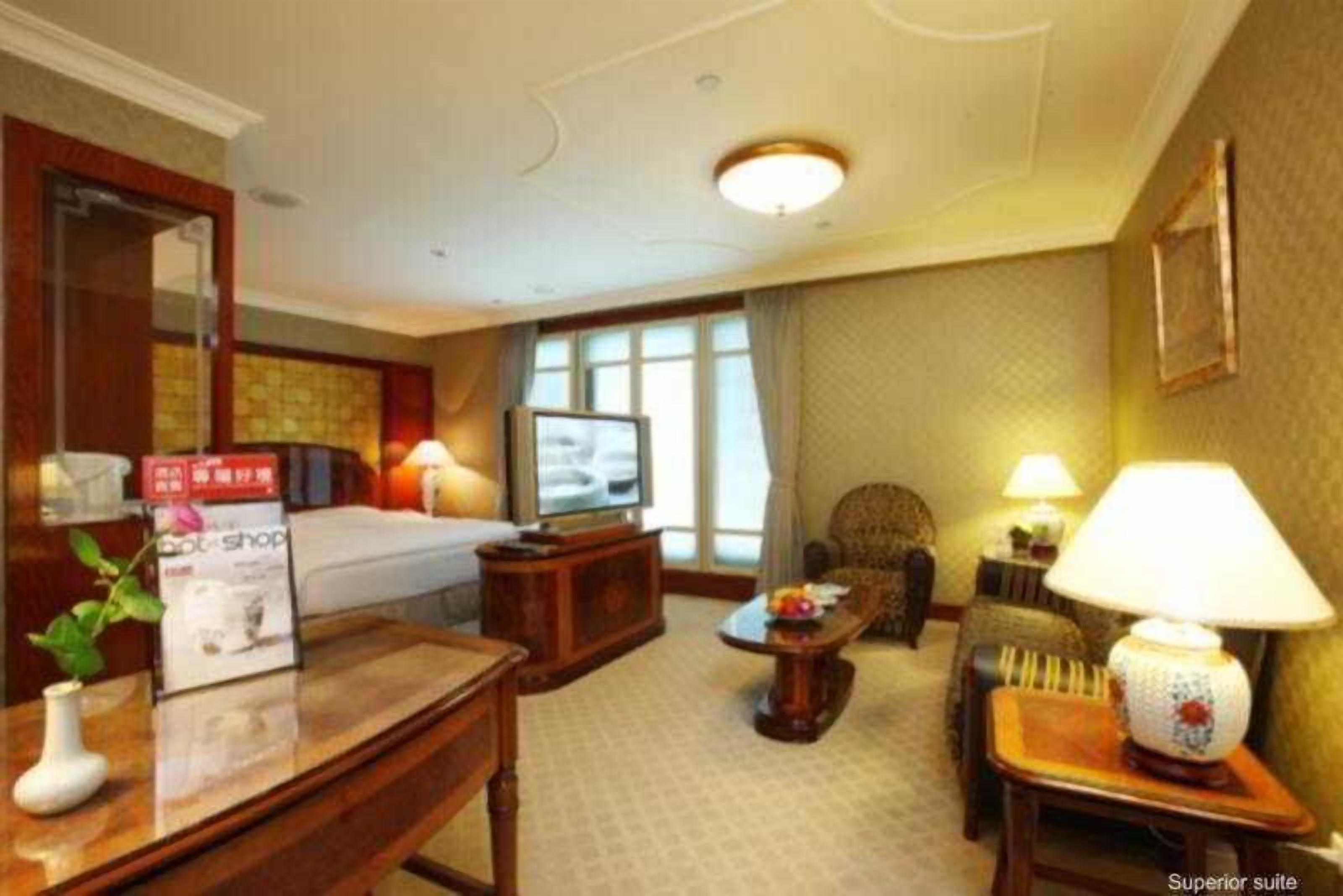 Down duvets, in-room safe, desk, soundproofing