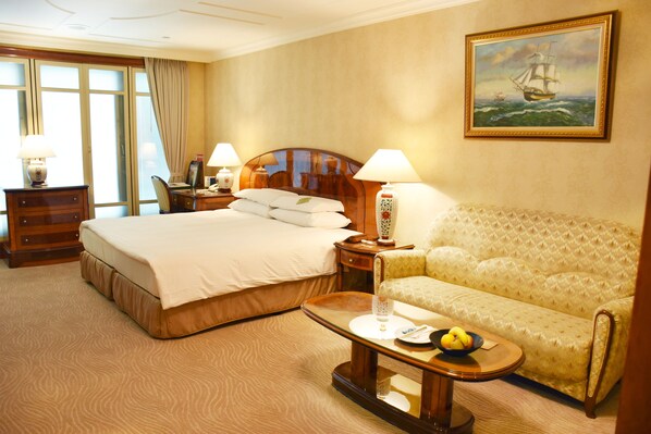 Down comforters, in-room safe, desk, soundproofing - Evergreen Laurel Hotel Taipei (Taipei)