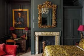 Deluxe Room, 1 King Bed | Premium bedding, minibar, in-room safe, individually decorated - Hazlitt's Hotel (London)