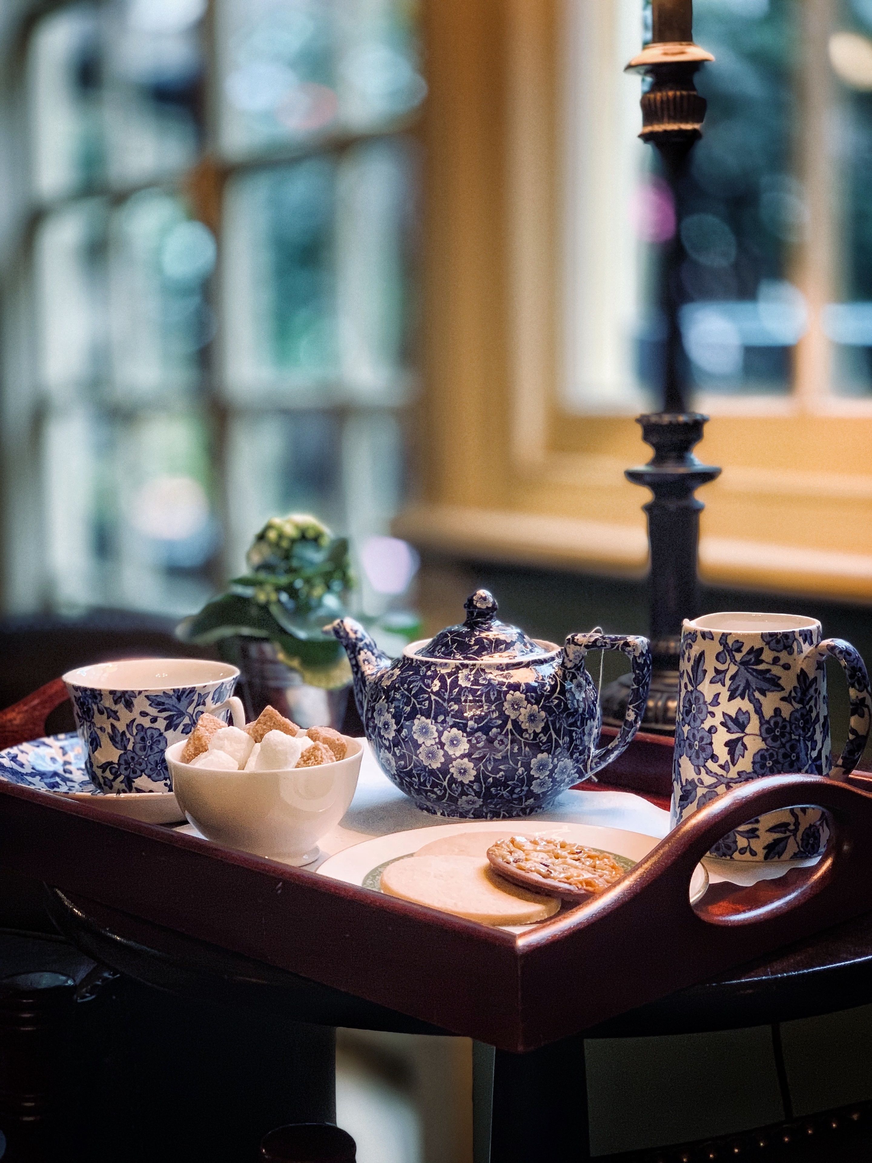 daily cooked-to-order breakfast (gbp 11.95 per person)