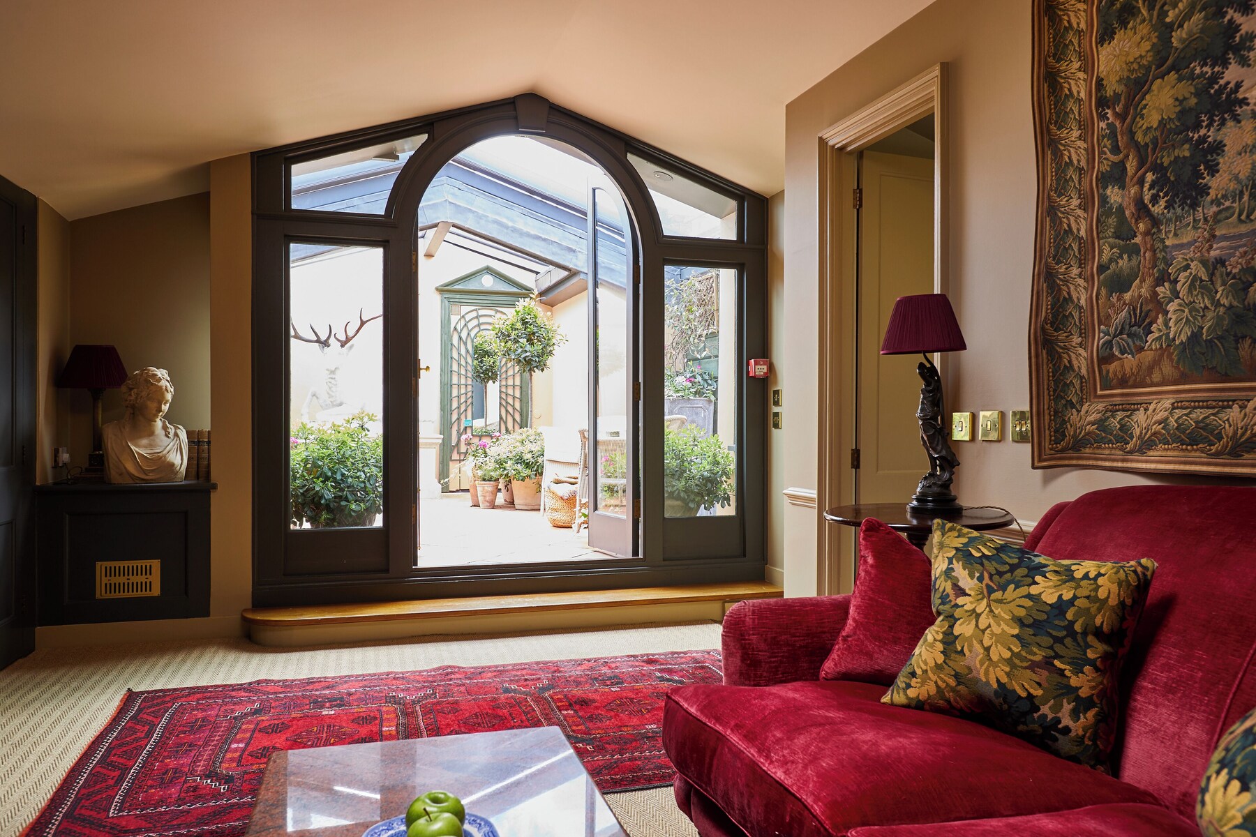 Suite, 1 King Bed | Premium bedding, minibar, in-room safe, desk