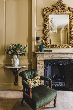 Junior Suite, 1 King Bed | Living area - Hazlitt's Hotel (London)