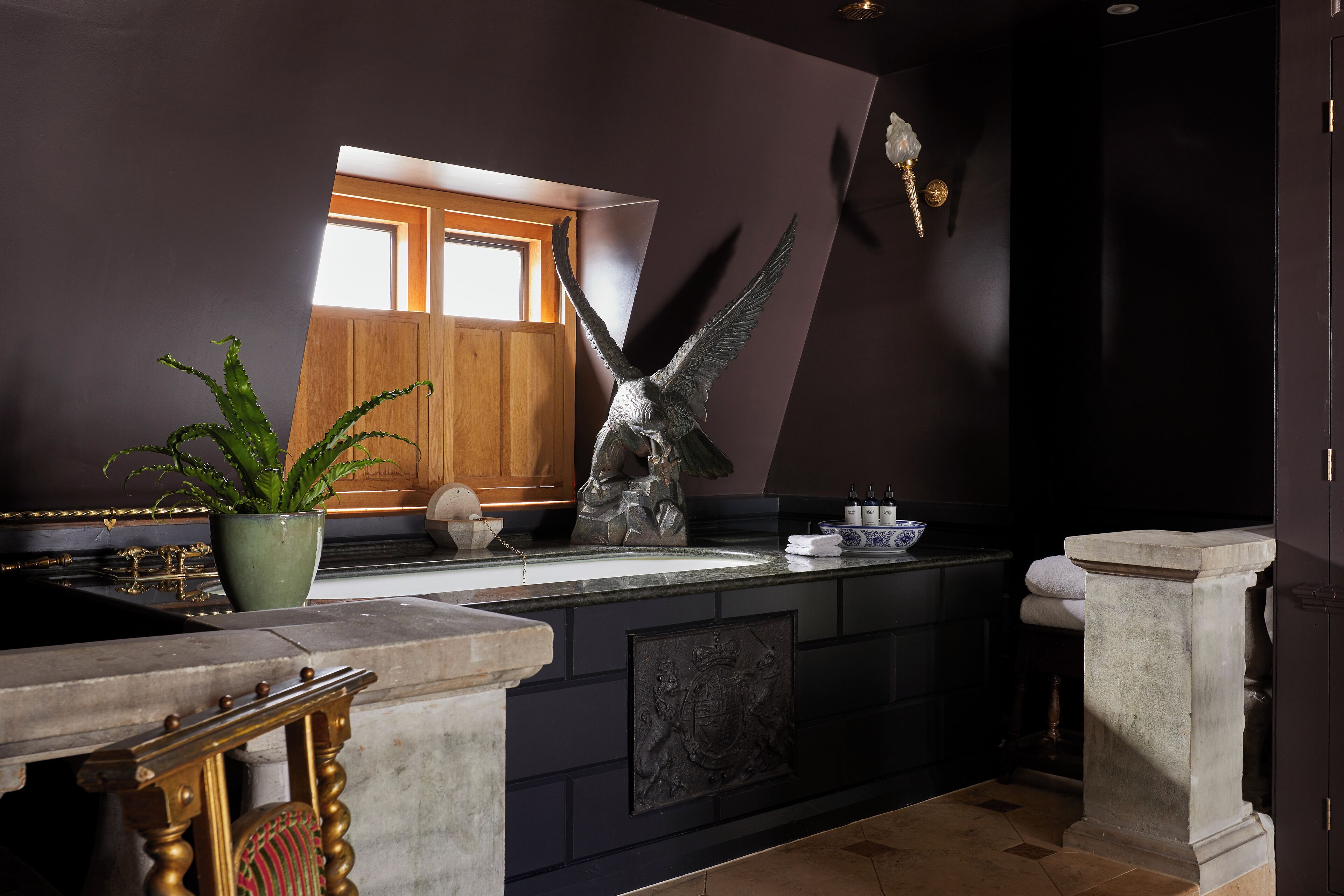 套房, 1 张特大床 | 高档床上用品、迷你吧、客房内保险箱、特色装修