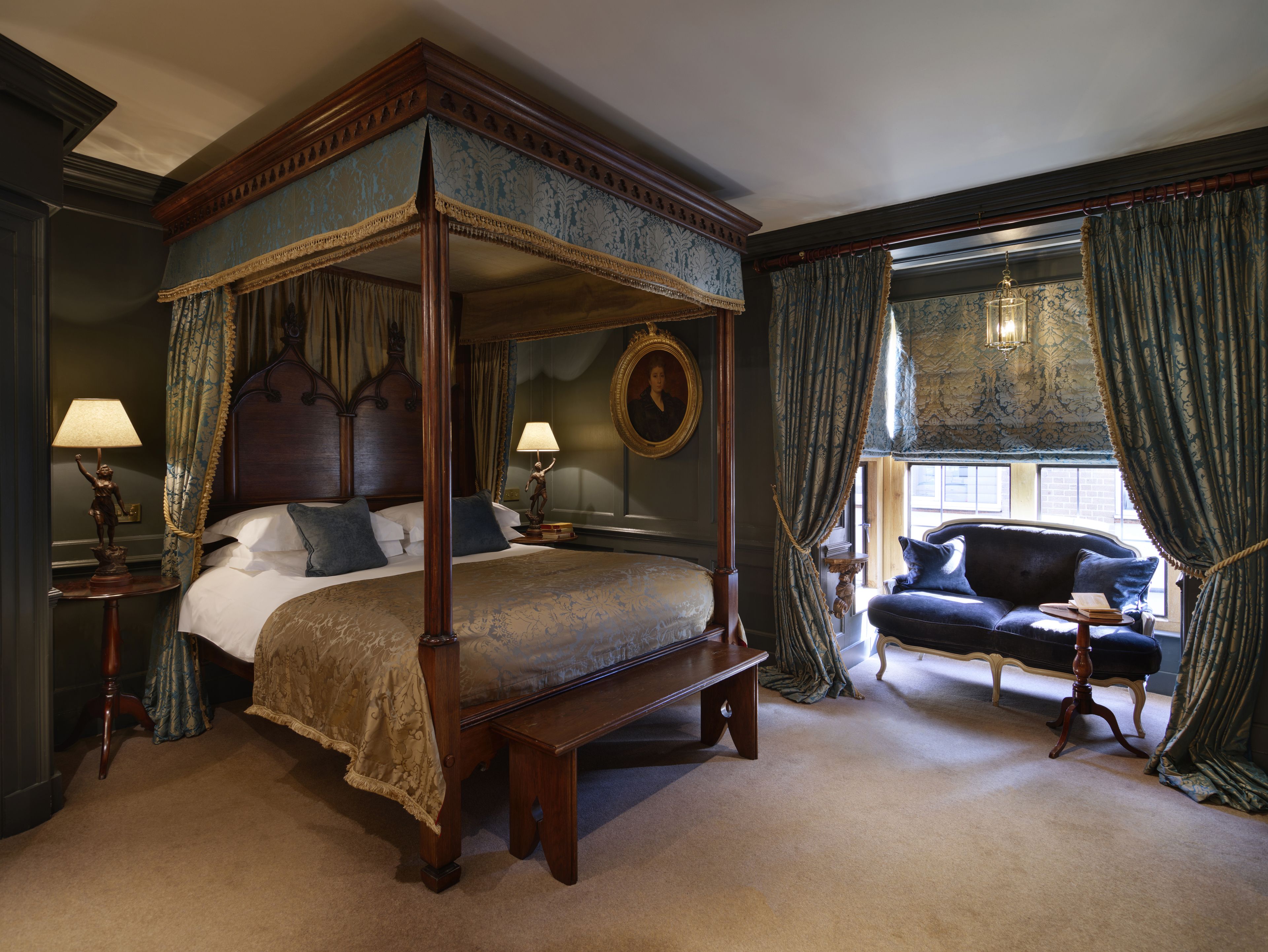 deluxe room, 1 king bed | premium bedding, minibar, in-room safe, individually decorated