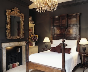 Deluxe Room, 1 King Bed | Premium bedding, minibar, in-room safe, individually decorated