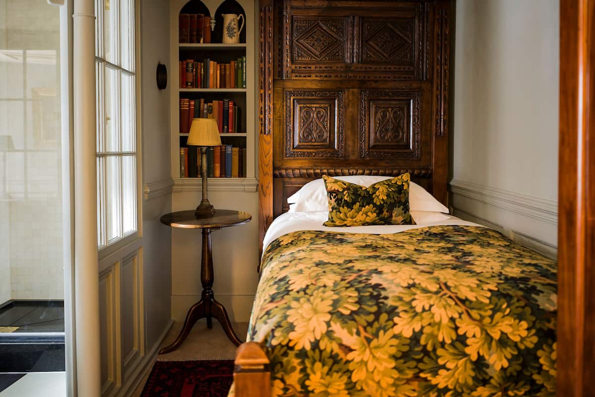 클럽 싱글룸, 싱글침대 1개 | 욕실 | 고급 세면용품, 헤어드라이어, 목욕가운, 슬리퍼