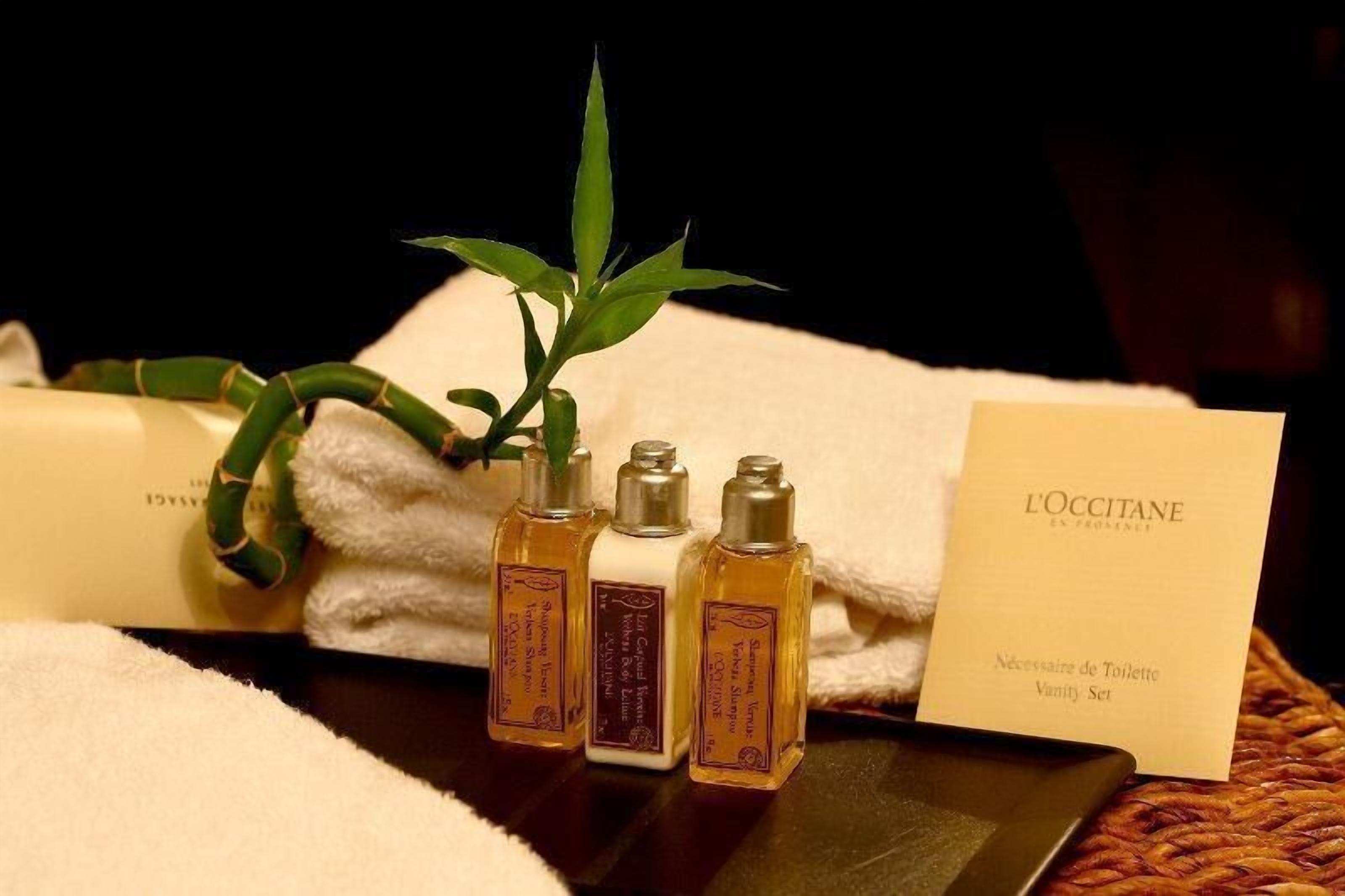 standard single room | bathroom | free toiletries, hair dryer, towels