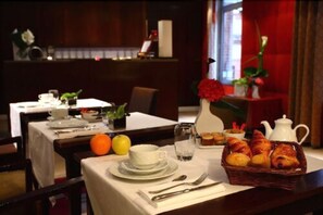 Daily buffet breakfast for a fee - Le Boutique Hôtel Garonne by Occitania hotels (Toulouse)