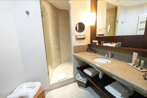 Superior Double Room | Premium bedding, in-room safe, free cots/infant beds, free WiFi - Le Boutique Hôtel Garonne by Occitania hotels (Toulouse)