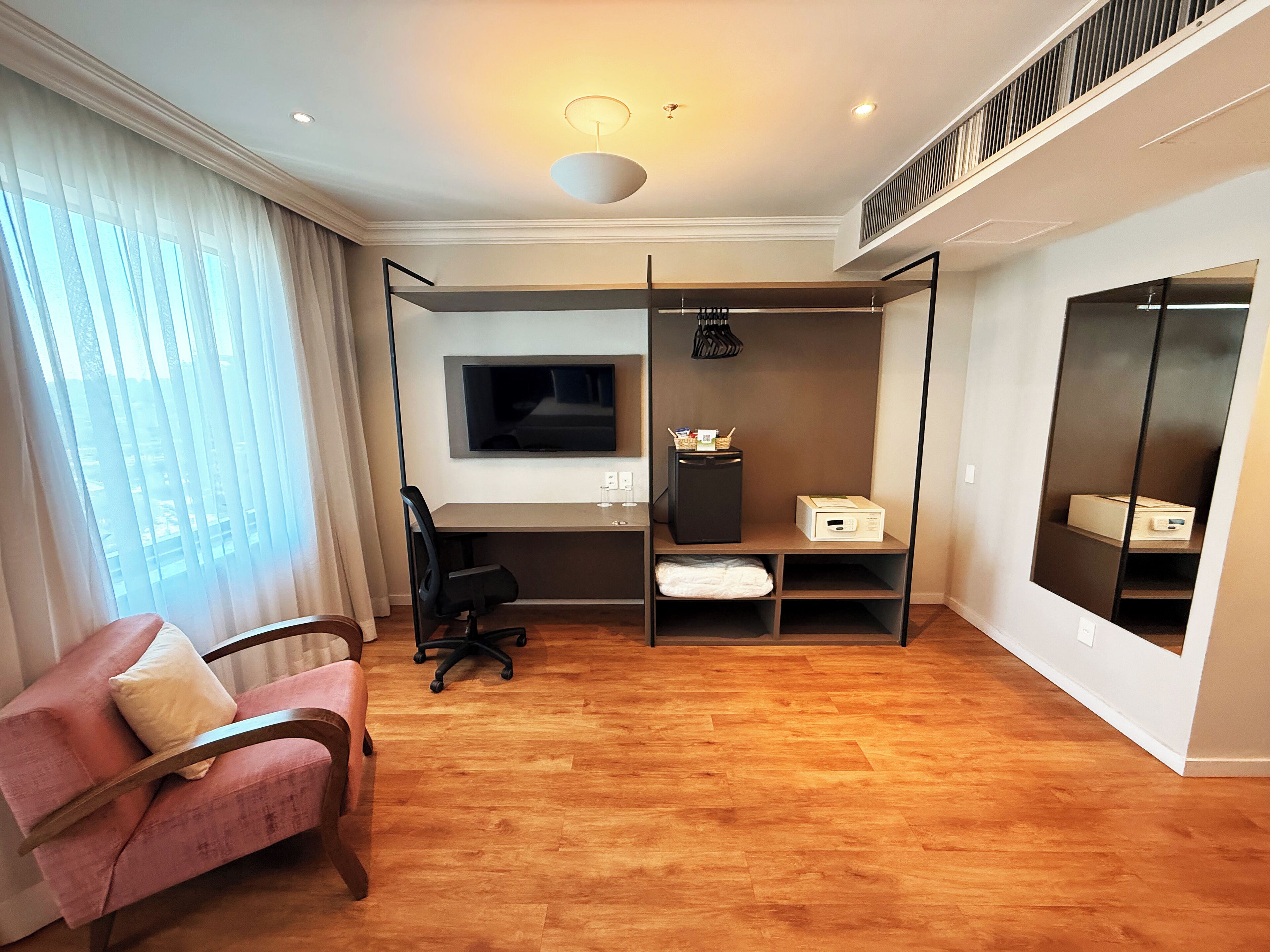 premier double room | 1 bedroom, minibar, in-room safe, desk
