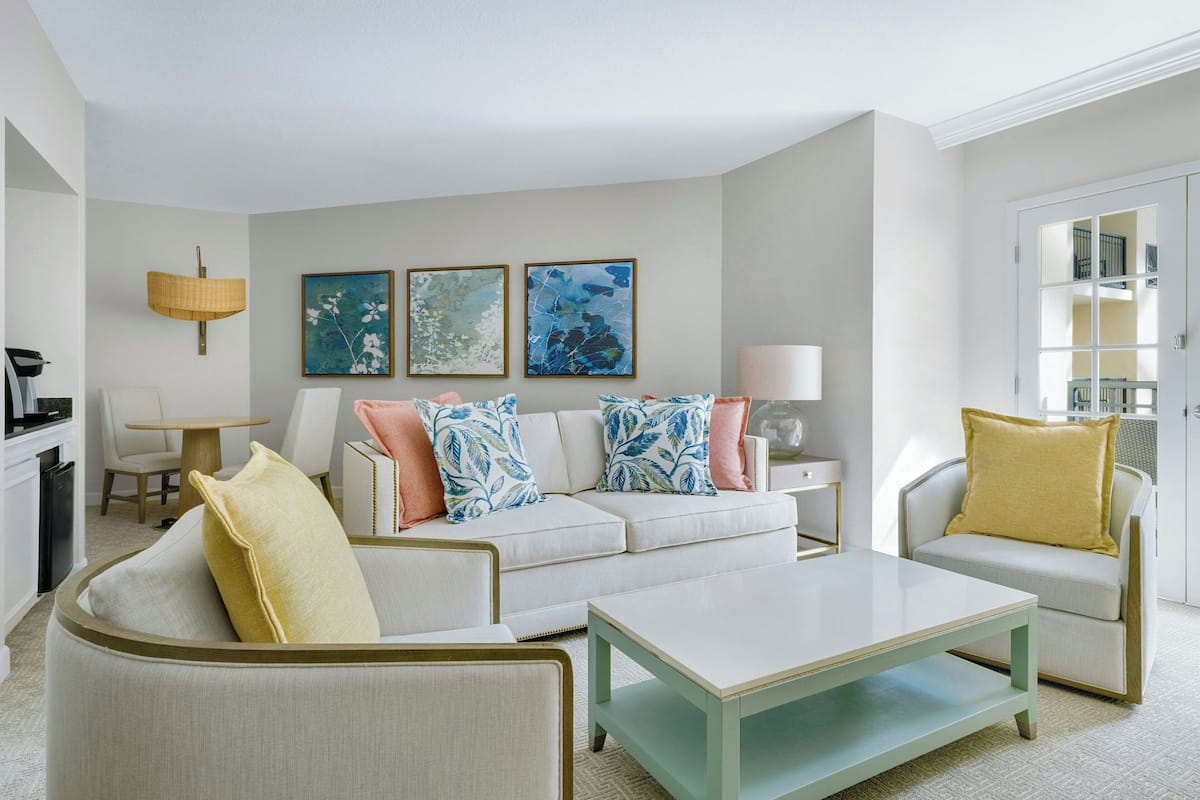 1 Bedroom Executive Suite, 1 King, Sofa bed | 1 bedroom, hypo-allergenic bedding, in-room safe, individually decorated