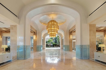 Hotel entrance and lobby at Gaylord Palms Resort & Convention Center