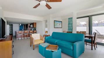 Habitación, 3 habitaciones, vista al océano | Cocina privada | Refrigerador, microondas, horno y parrilla de estufa