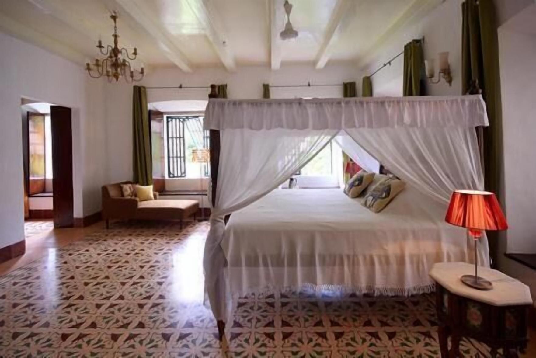 Premium bedding, down comforters, in-room safe, individually decorated