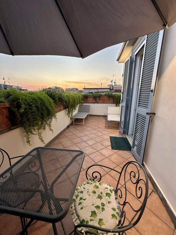 ห้องสแตนดาร์ด | มินิบาร์, ตู้นิรภัยในห้องพัก, โต๊ะทำงาน, Wi-Fi ฟรี