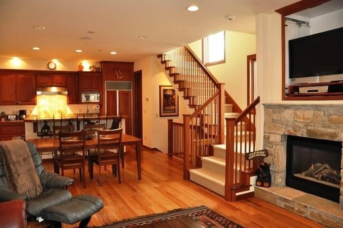 3 Bdrm Condo Town of Telluride | Living area