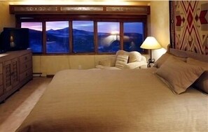 2 Bdrm Condo in Mountain Village | Premium bedding, iron/ironing board, rollaway beds, free WiFi