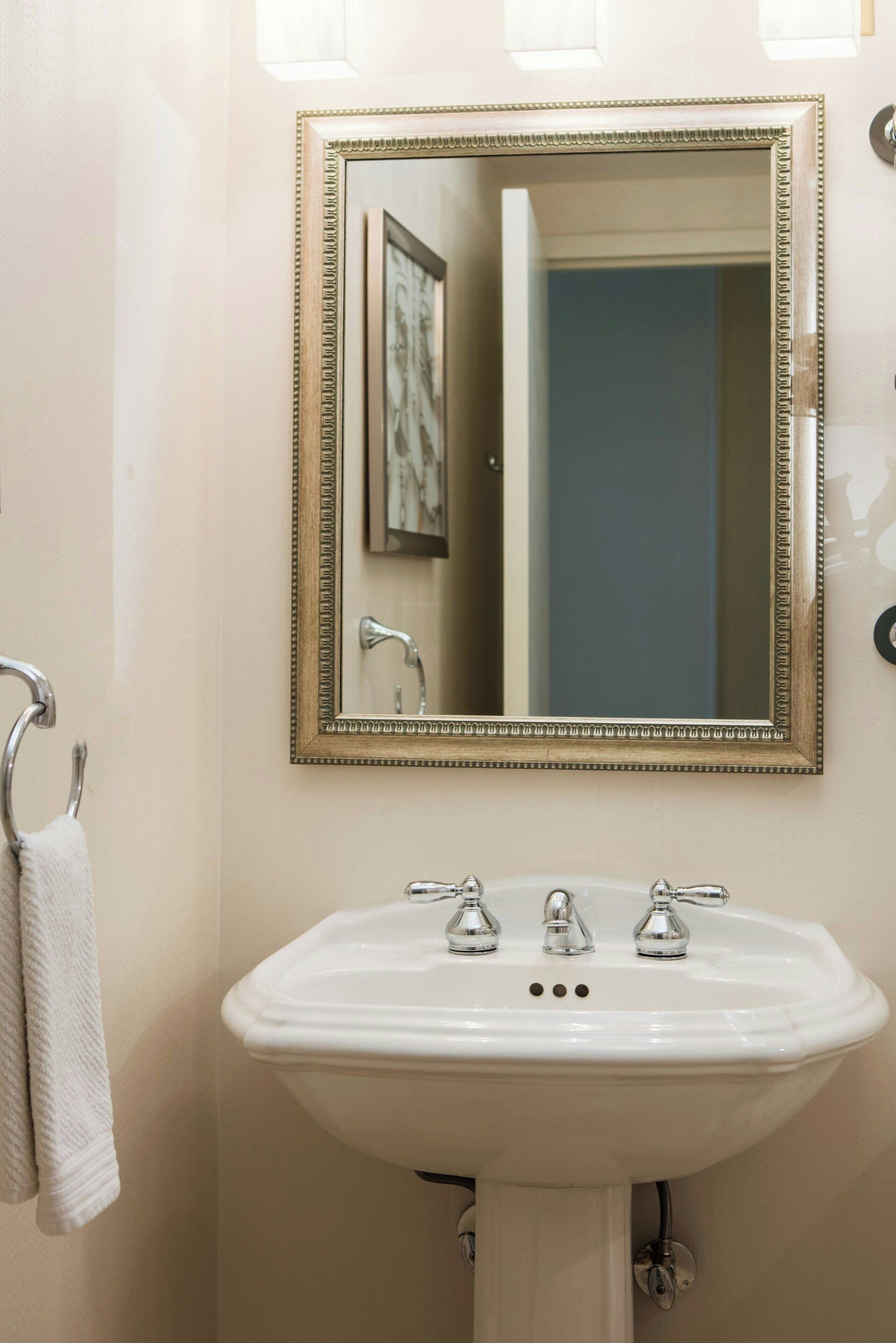 combined shower/bathtub, free toiletries, hair dryer, towels