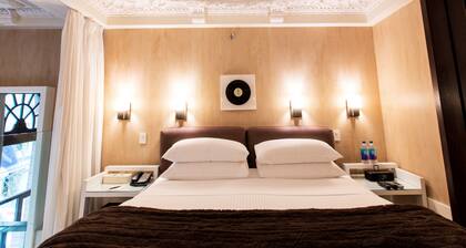 City Club Hotel