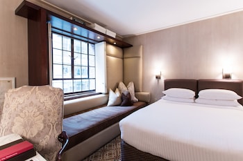 Luxury Double Room, 2 Double Beds | Street view at City Club Hotel