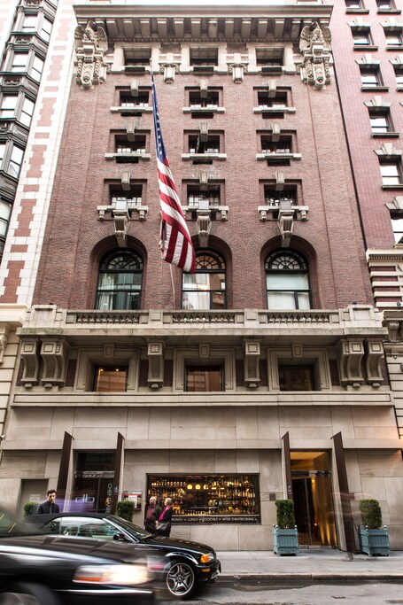 City Club Hotel - Image 13