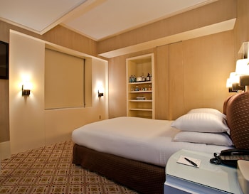 Standard Room, 1 Double Bed | Frette Italian sheets, premium bedding, down comforters, pillowtop beds at City Club Hotel
