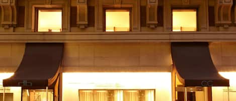 Façade de lâhĂ©bergement - soirĂ©e/nuit