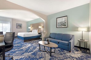 Premium bedding, desk, laptop workspace, blackout curtains - Best Western Savannah Airport Inn & Suites (Pooler)